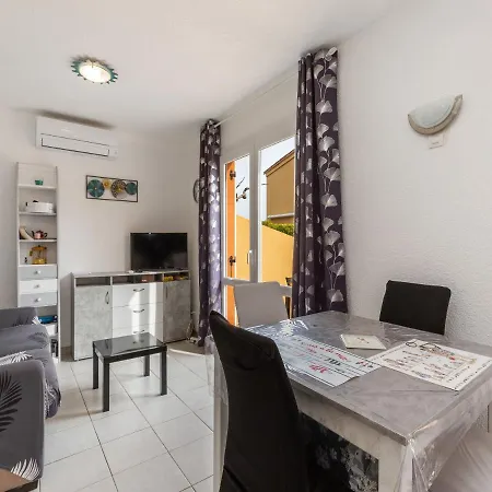 1 Bedroom Apartment For 4 Διαμέρισμα *