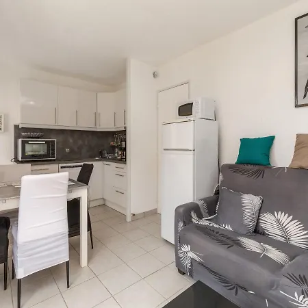 Διαμέρισμα 1 Bedroom Apartment For 4 *