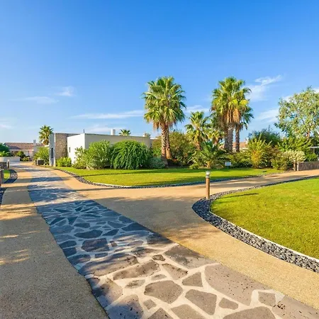 Διαμέρισμα 1 Bedroom Apartment For 4 *